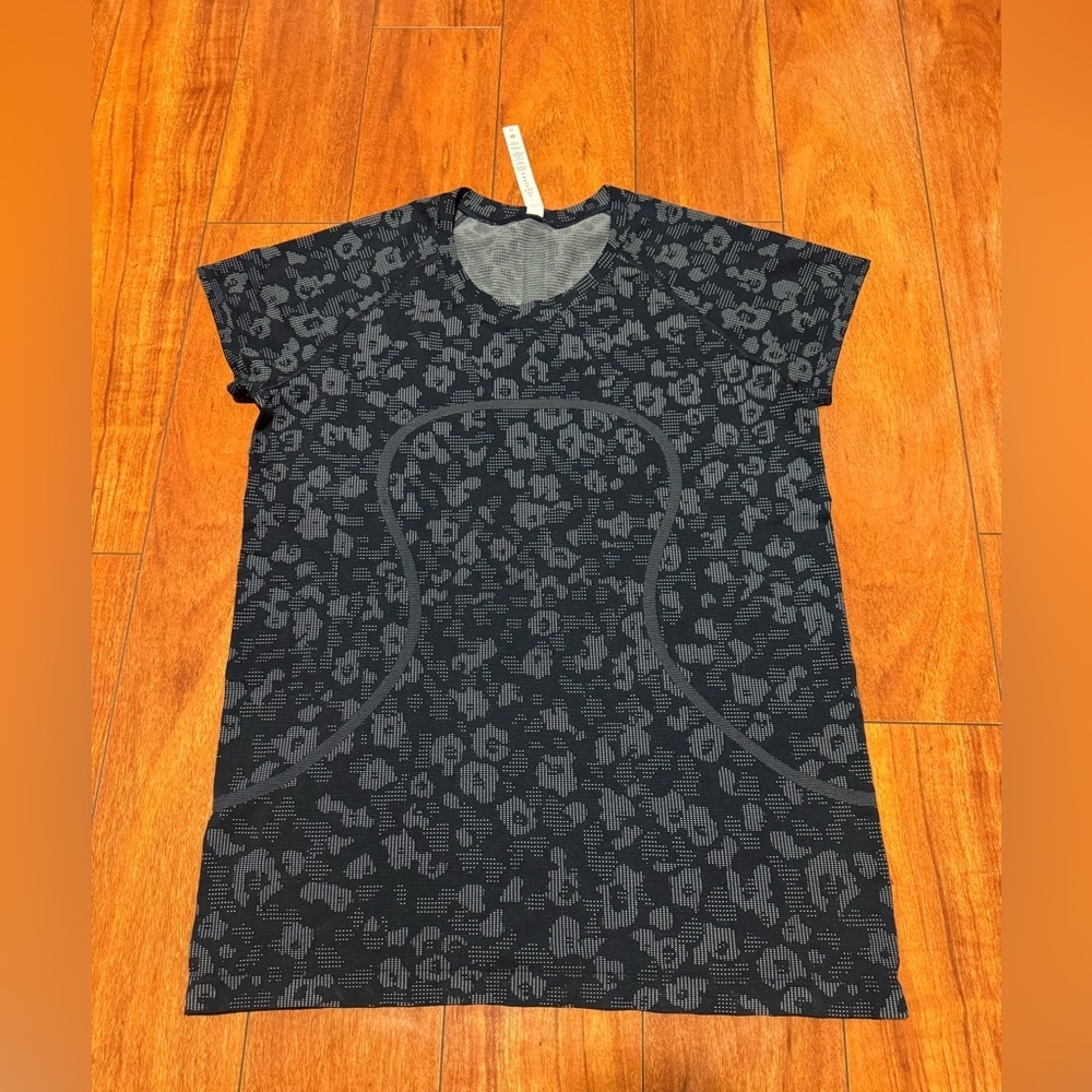 lululemon athletica Black & Charcoal Floral Seamless Short Sleeve Top
